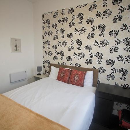 Ideal For Groups - Modern 2 Bedroom Apartment - Free Parking, Transit Links, Close To Stadiums Manchester Bagian luar foto
