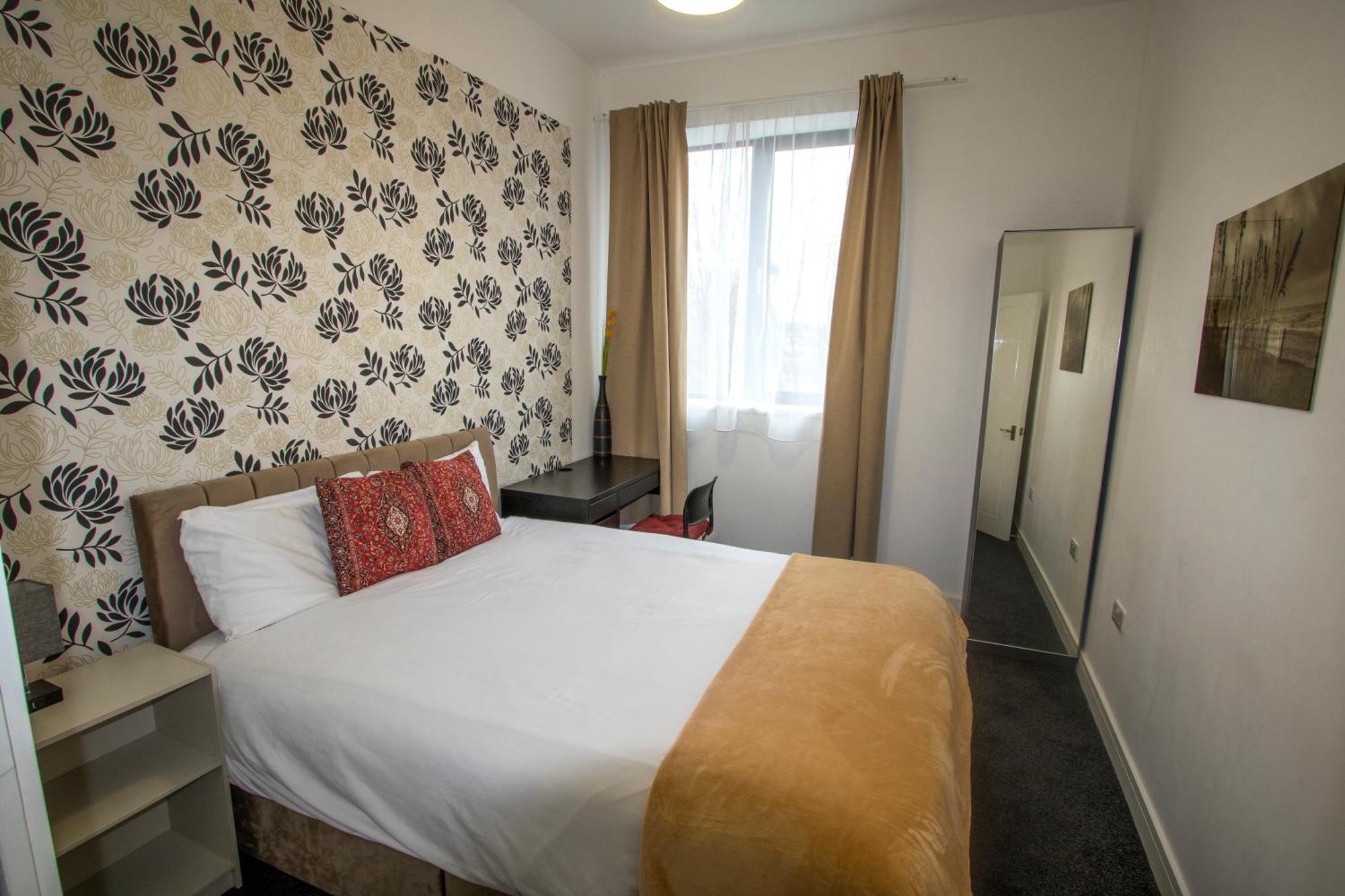 Ideal For Groups - Modern 2 Bedroom Apartment - Free Parking, Transit Links, Close To Stadiums Manchester Bagian luar foto