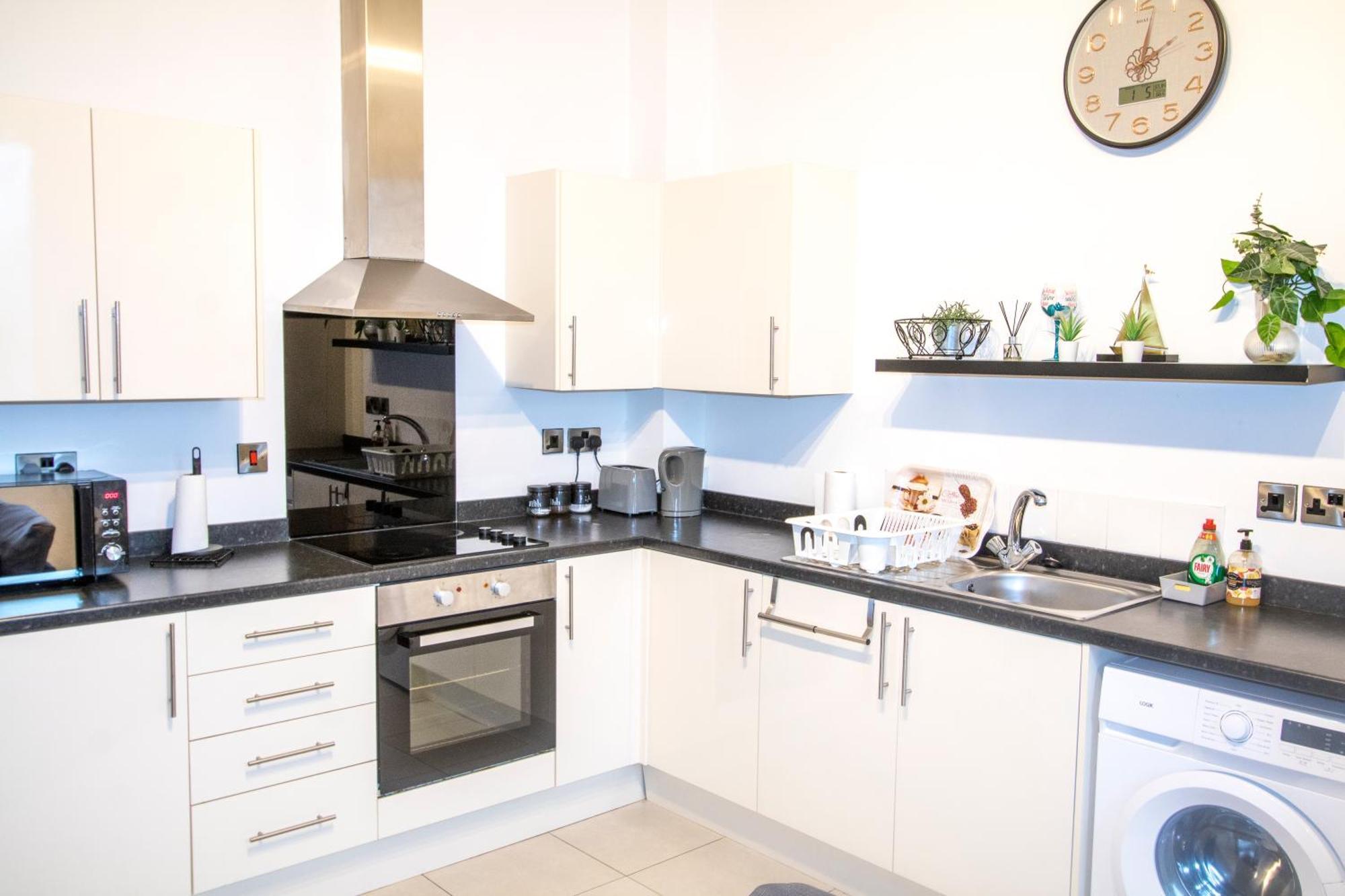 Ideal For Groups - Modern 2 Bedroom Apartment - Free Parking, Transit Links, Close To Stadiums Manchester Bagian luar foto