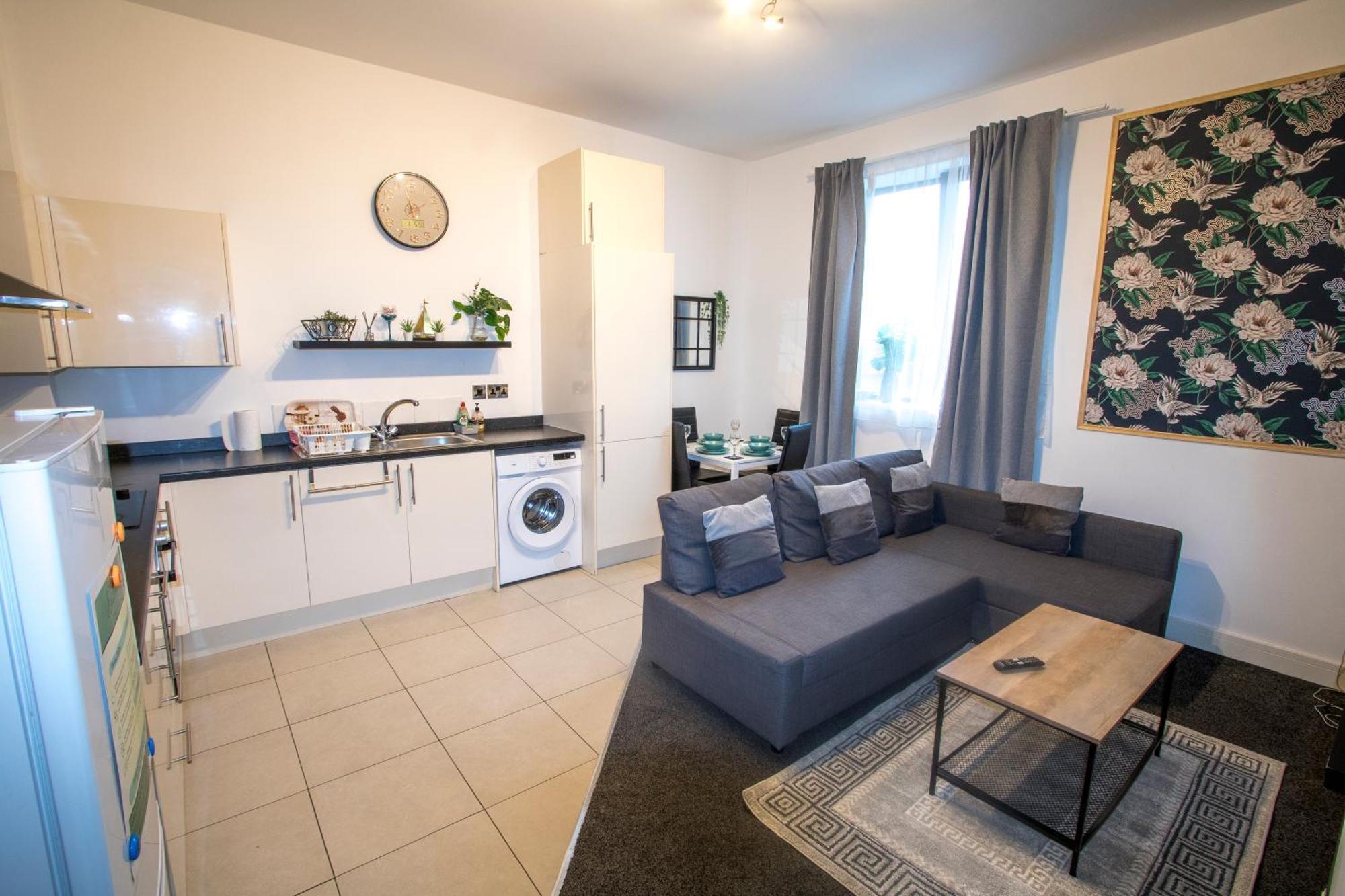 Ideal For Groups - Modern 2 Bedroom Apartment - Free Parking, Transit Links, Close To Stadiums Manchester Bagian luar foto