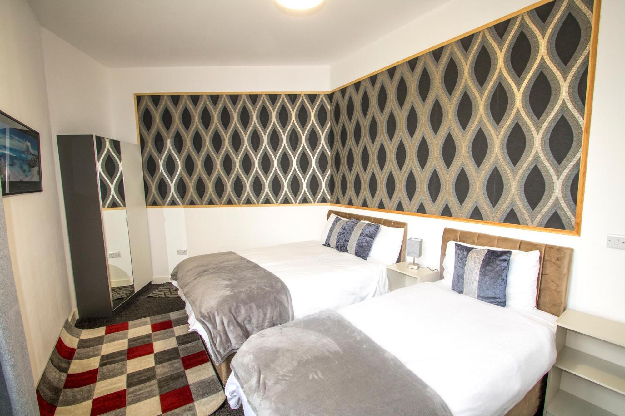 Ideal For Groups - Modern 2 Bedroom Apartment - Free Parking, Transit Links, Close To Stadiums Manchester Bagian luar foto