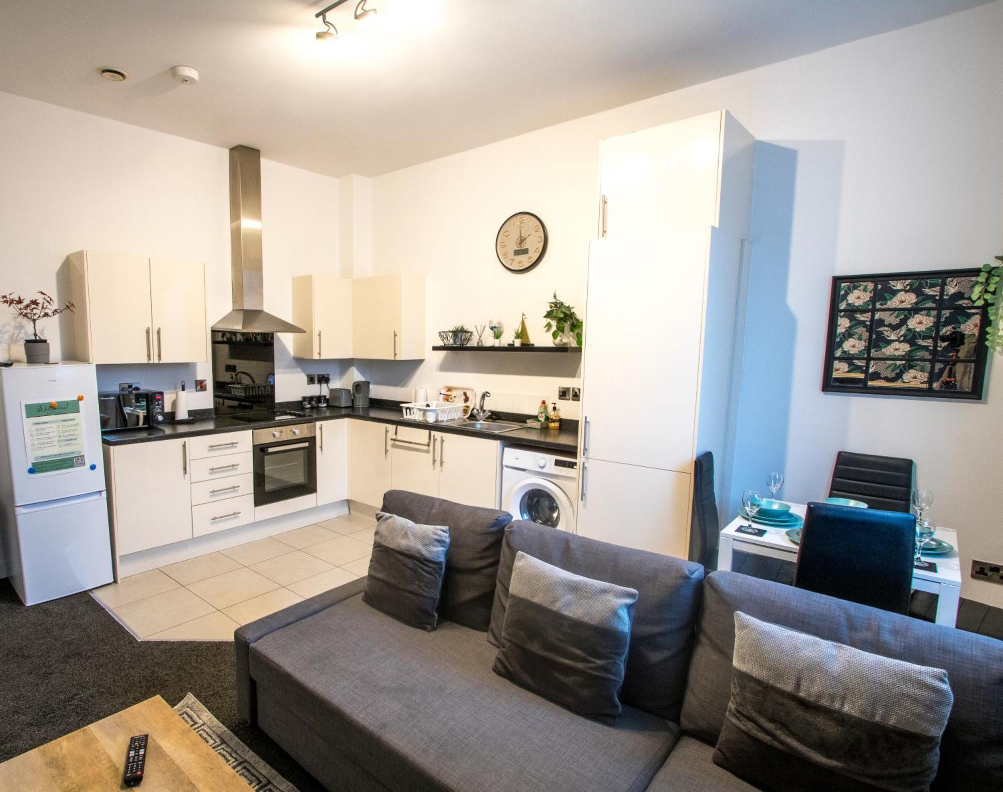 Ideal For Groups - Modern 2 Bedroom Apartment - Free Parking, Transit Links, Close To Stadiums Manchester Bagian luar foto